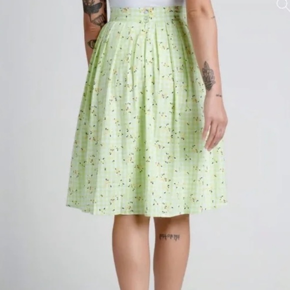 MODCLOTH IMAGINE THE IMPOSSIBLE GREEN GINGHAM SKIRT SIZE 8 - Picture 3 of 13